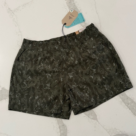 Prana Pants - Prana NWT Halle E-Waist Short II 5” Inseam Women’s 12 Dark Green Camo Pockets